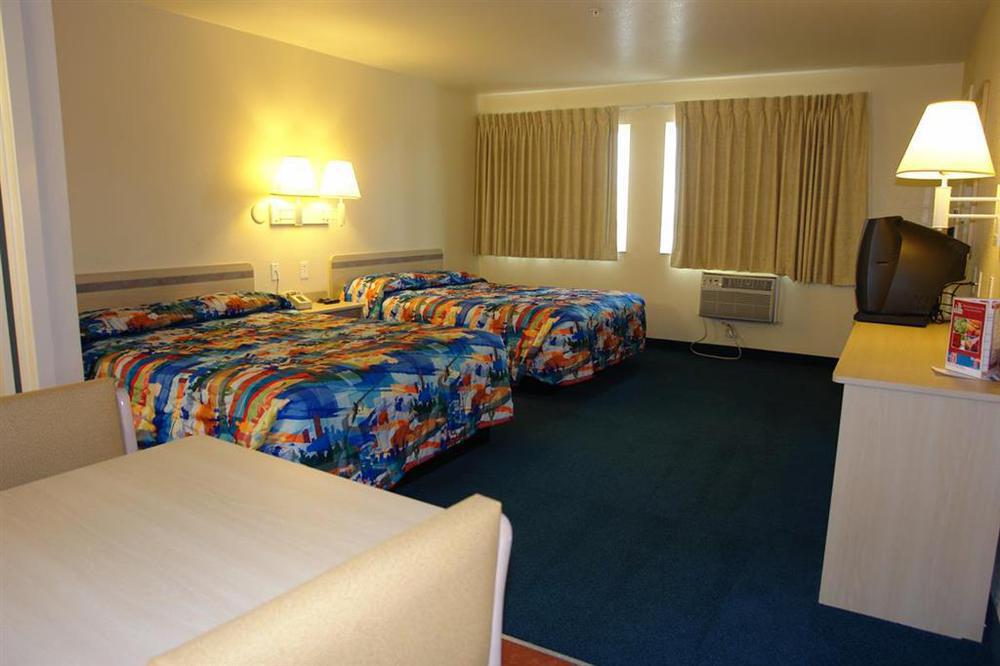 Red Roof Inn Phoenix- Midtown Room photo