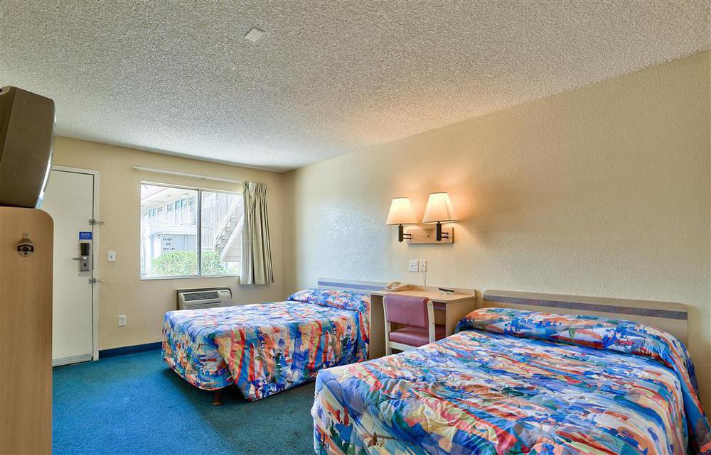 Red Roof Inn Phoenix- Midtown Room photo