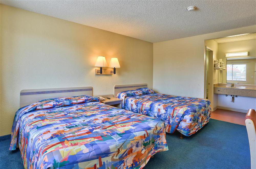 Red Roof Inn Phoenix- Midtown Room photo